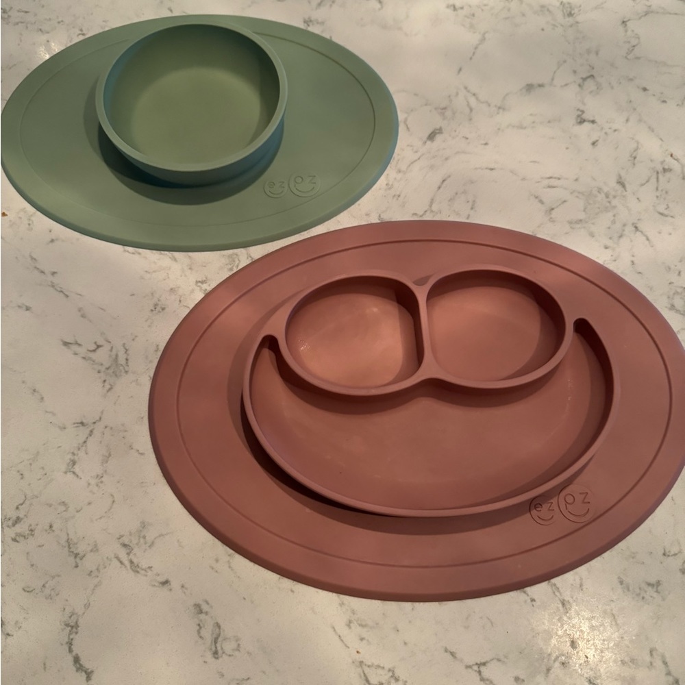 Ezpz set. Mini mat in blush and tiny bowl in sage.